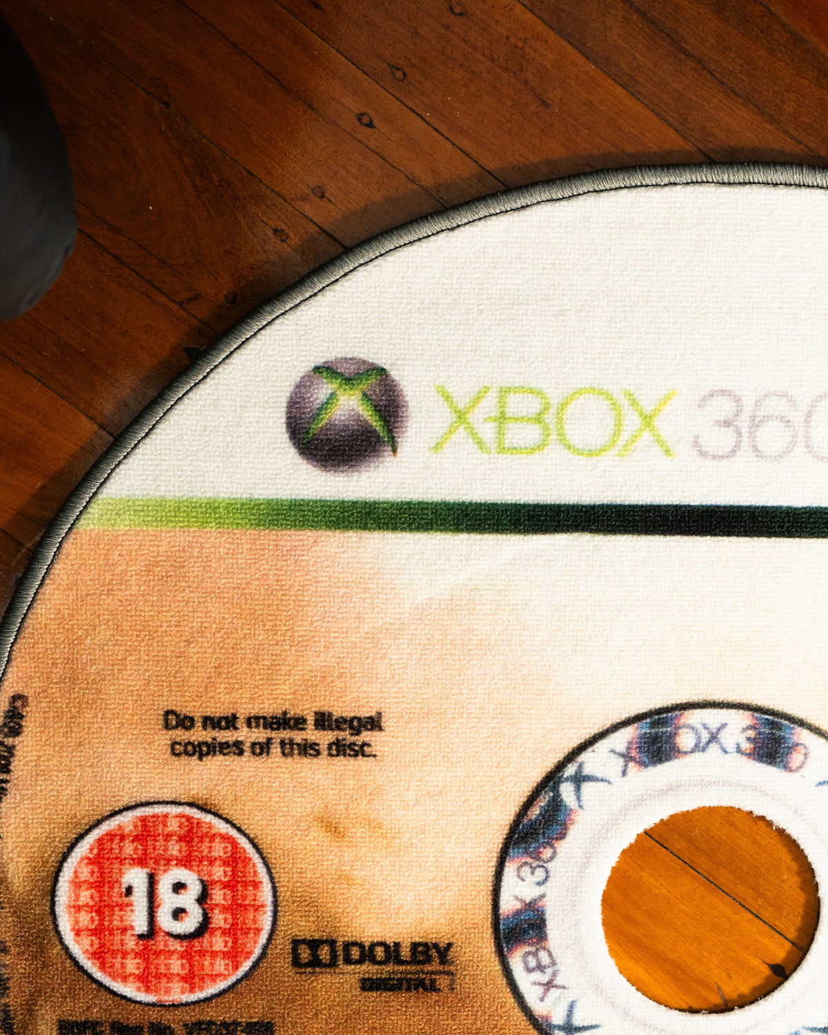 Modern Warfare 2 disc rug detail shot