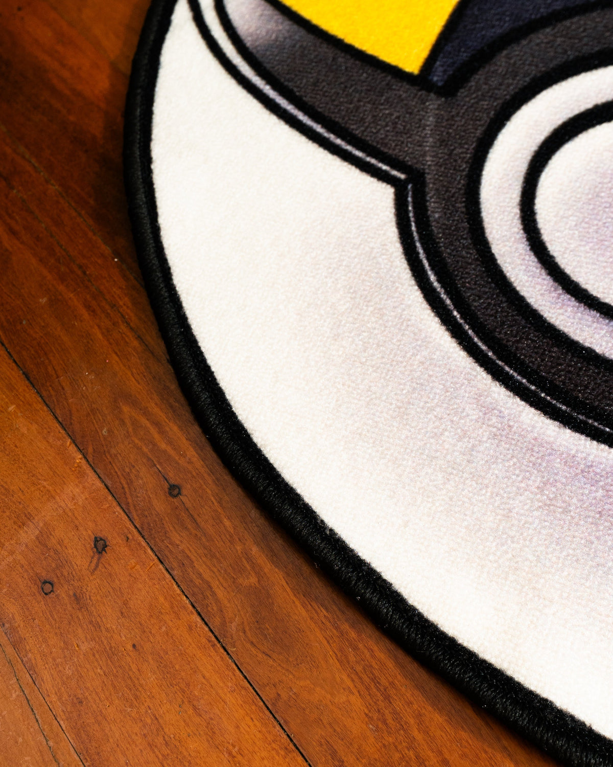 Ultra Ball round rug detail shot
